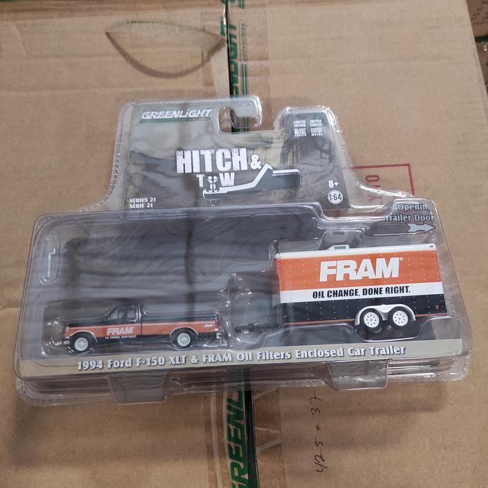 DIECAST GREENLIGHT HITCH & TOW 21 - 1994 FORD F150 XLT & ENCLOSED CAR TRAILER