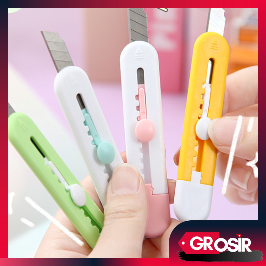 

Grosir - 6234 Cutter Mini Motif Polos / Pisau Silet Ukir Kecil / Mini Cute Cutter Pemotong Kertas / Cutter Portable Ukuran Kecil