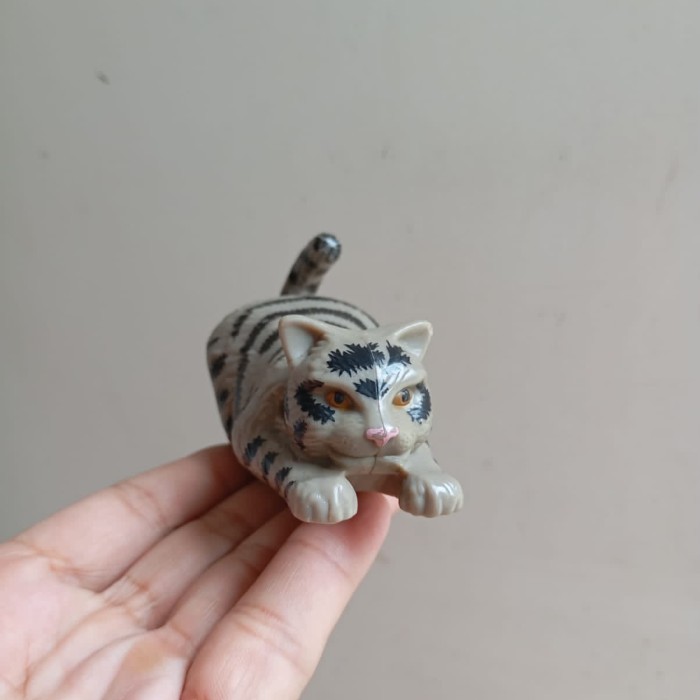 MAINAN figure hewan kucing burger king