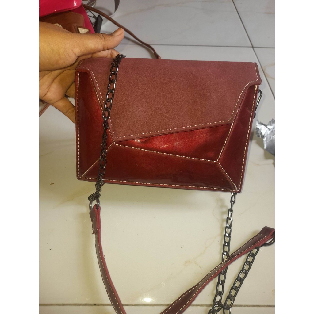 selempang tas kulit merah