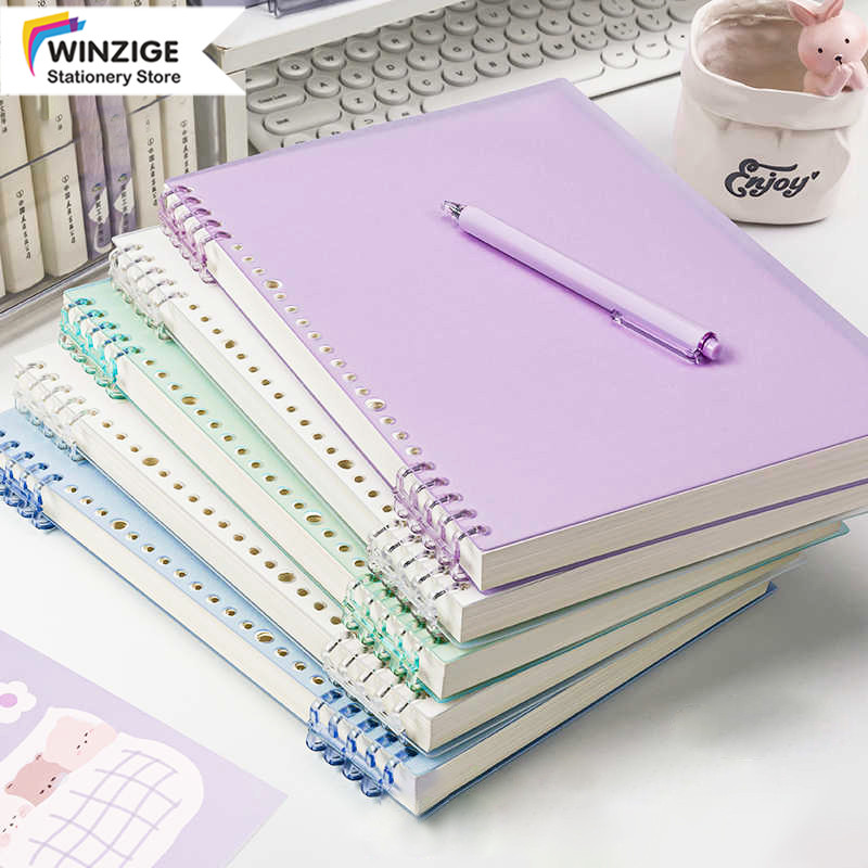

Winzige Notebook A5 B5 Buku Diary Aesthetic Buku Catatan Lucu Buku Tulis Sekolah Binder 360 Derajat Spiral Notebook Stationery Korea Lose Leaf Binder Kuliah school stuff