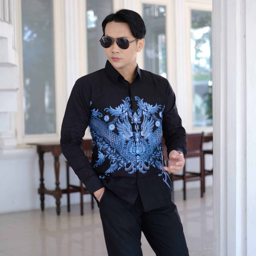 Garuda Biru Batik Pria Lengan Panjang Slim Fit
