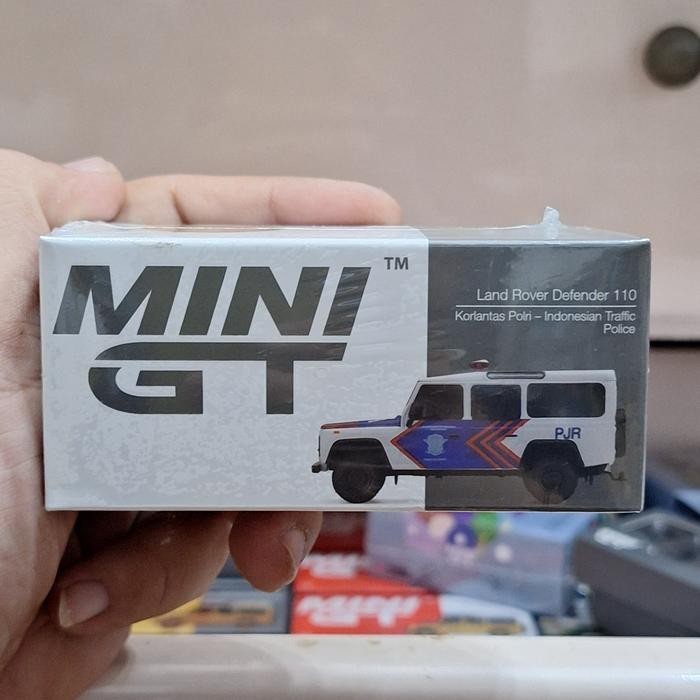 LP2155 Mini GT Skala 64 Land Rover Defender Polisi Indonesia Exclusice ( CHASE Edition)