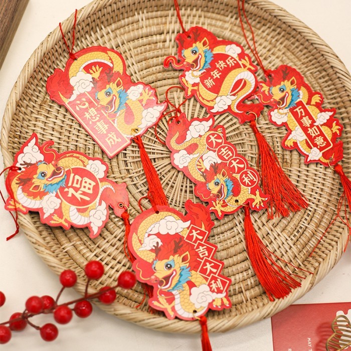 

Hang Tag Naga isi 6 Dekor Tahun Baru Hiasan Imlek Angpao Gantung 2024