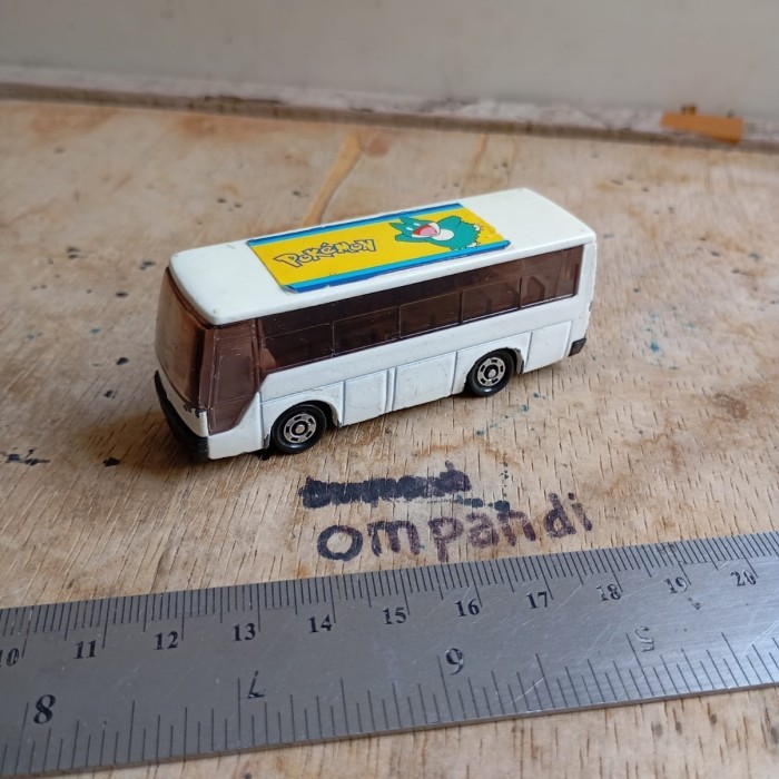 MAINAN diecast tomica bus Isuzu bekas