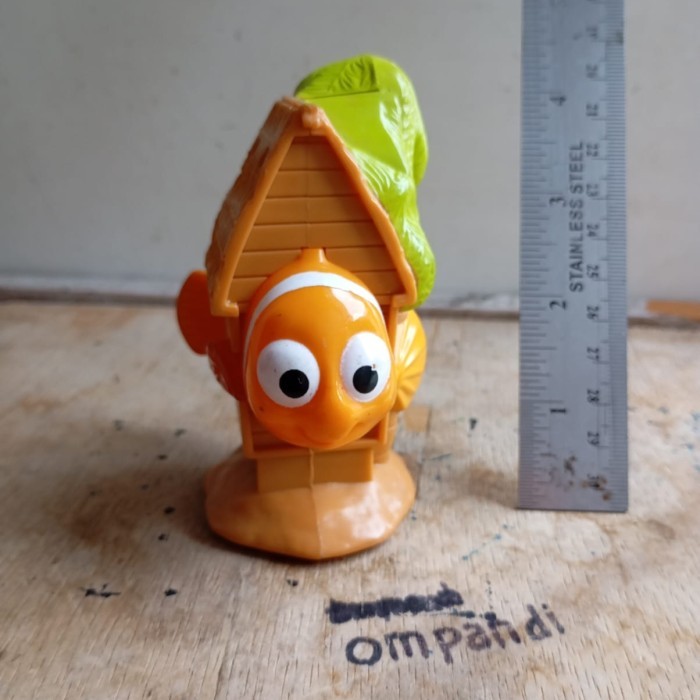 MAINAN figure kartun finding nemo McDonald's