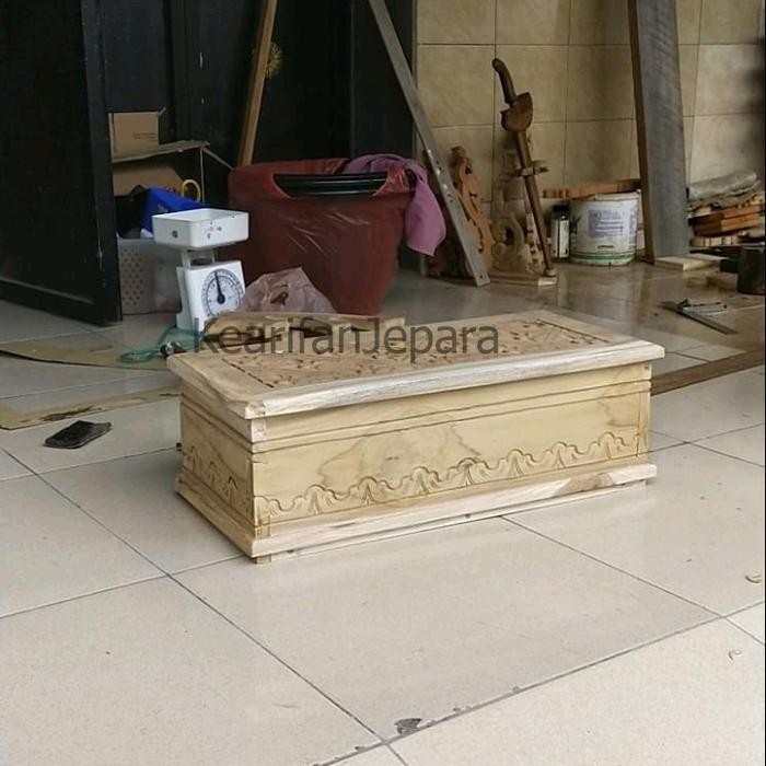 Kotak penyimpanan pusaka, kotak kris ukir kayu mahoni