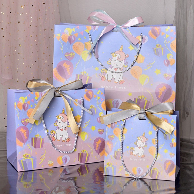 

Paperbag Unicorn Pink Biru Dengan Pita / Paper Bag UnicornGoodie bag-Tas Belanja tas Jinjing
