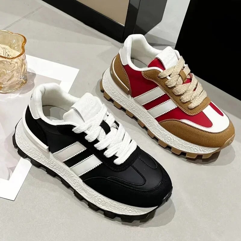 Sepatu olahraga Golf wanita, sneaker Jogging nyaman warna hitam merah untuk cewek