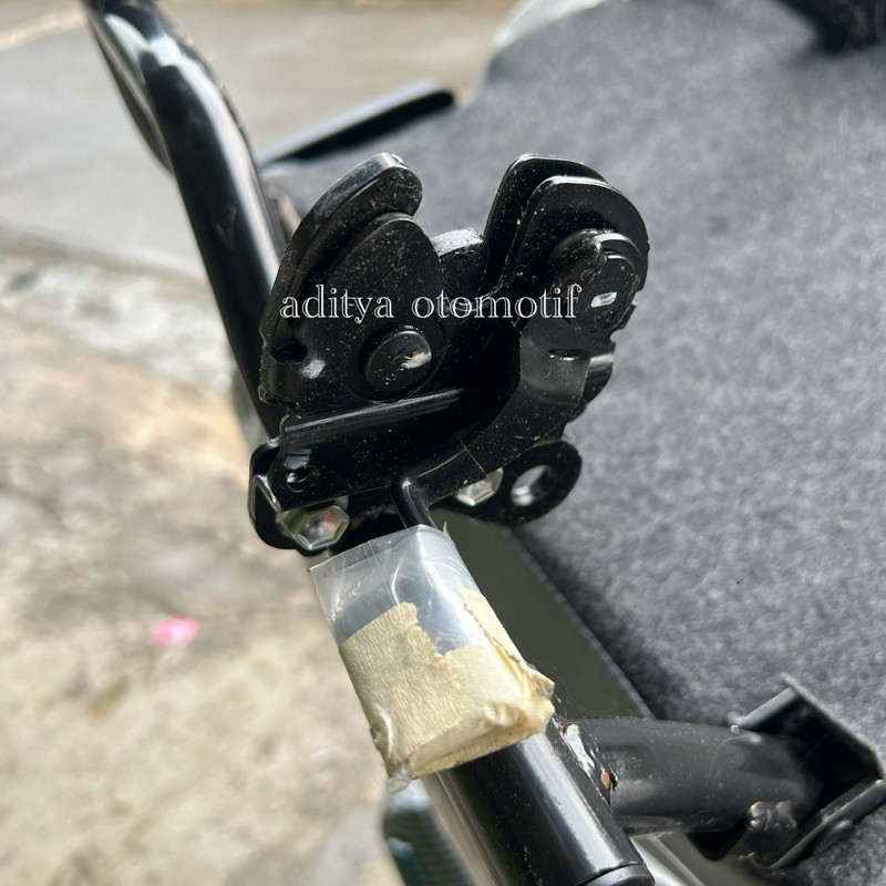 lock kunci jok kaki bawah jok belakang grand max luxio ori