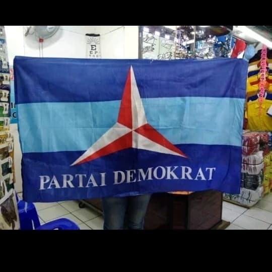 Bendera demokrat 150x225