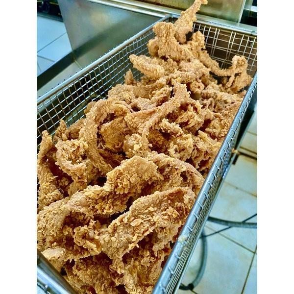 

Kripik Kulit Ayam Crispy Pedas Daun Jeruk 500gram Keripik Kulit Kering Makanan