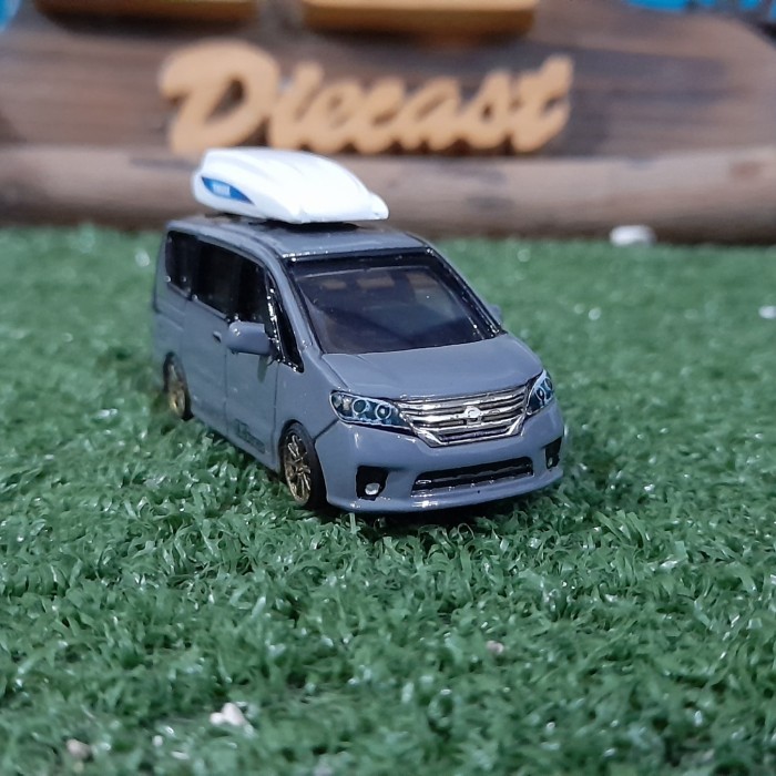 Diecast Nissan Serena C26 grey mainan anak skala 64