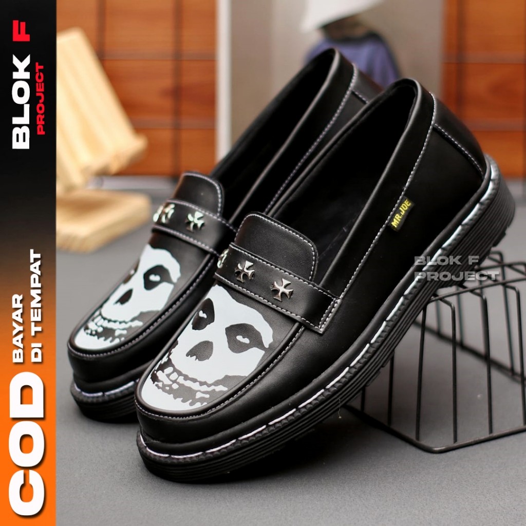 B1 Misfits Black Sepatu Docmart Pria Misfits Loafers Casual Pantofel Hitam Formal