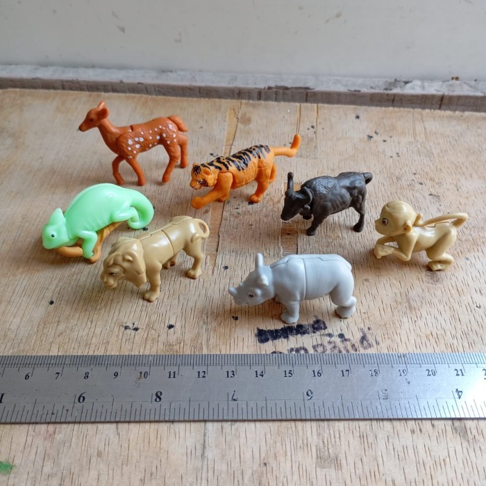 MAINAN 7 pcs figure hewan lucu kinderjoy