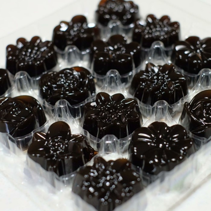 

HAMPERS Mini Cincau Hitam Pudding/ Jelly Mesona (dengan box) - 16 pcs