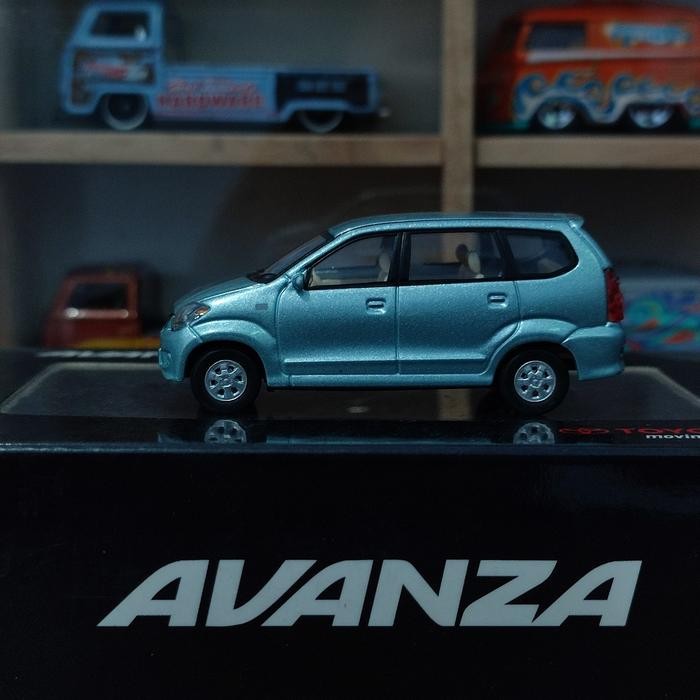 Diecast toyota avanza old / gen 1 skala 1:64 blue