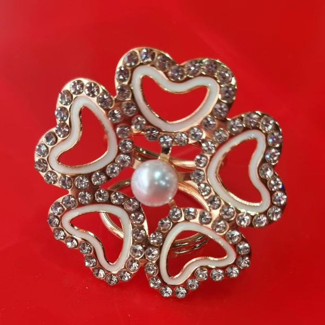 Ring Hijab Motif Bunga Dengan Garis Hitam Putih - Ring Kerudung Motif Bunga Dengan Garis Hitam Putih