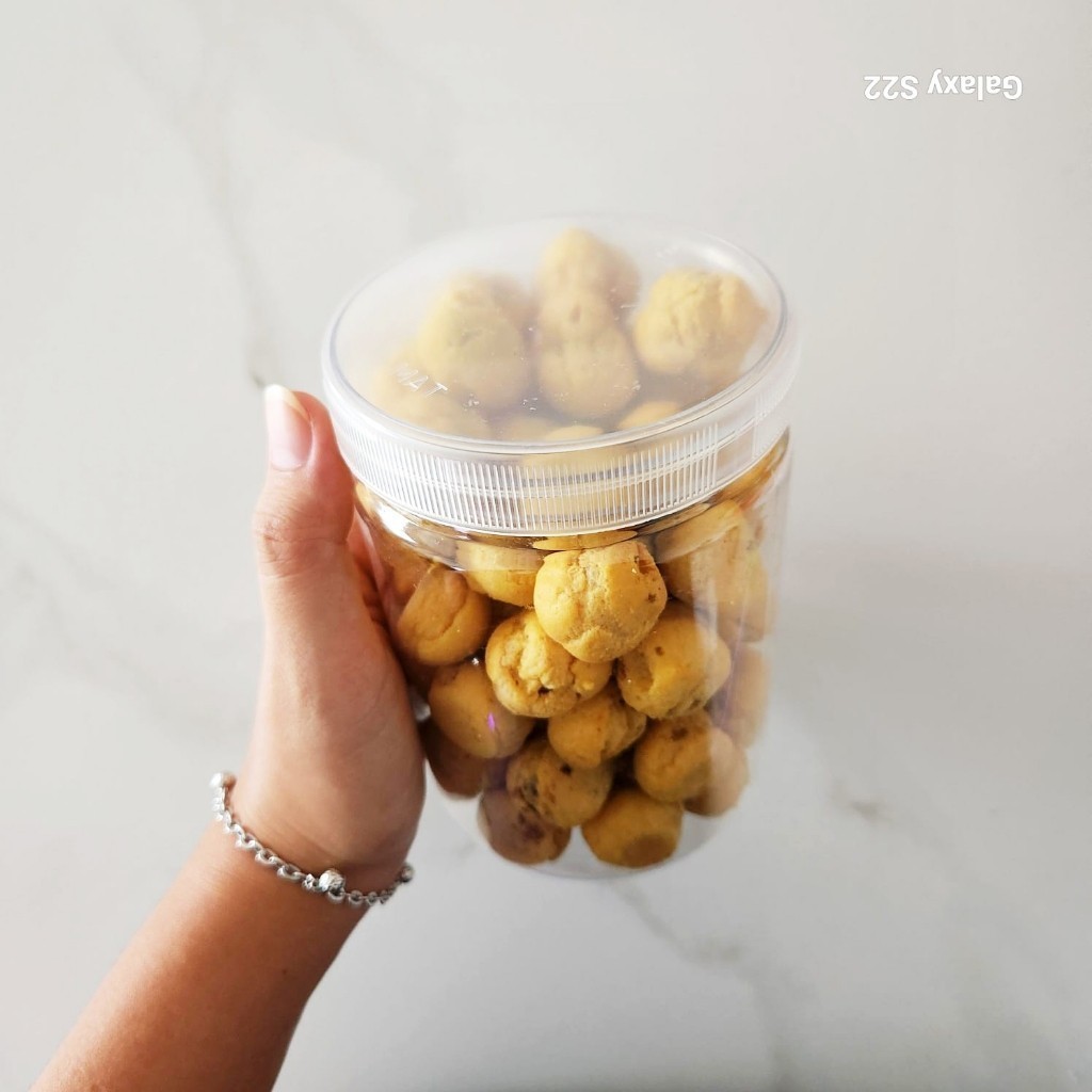 

KUE SUS PREMIUM 110 GRAM - MERK AW MART - KUE SOES ENAK KERING PREMIUM