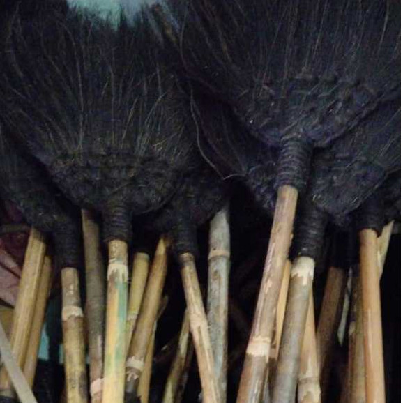 Sapu Ijuk Gagang Rotan - Sapu Lantai Injuk