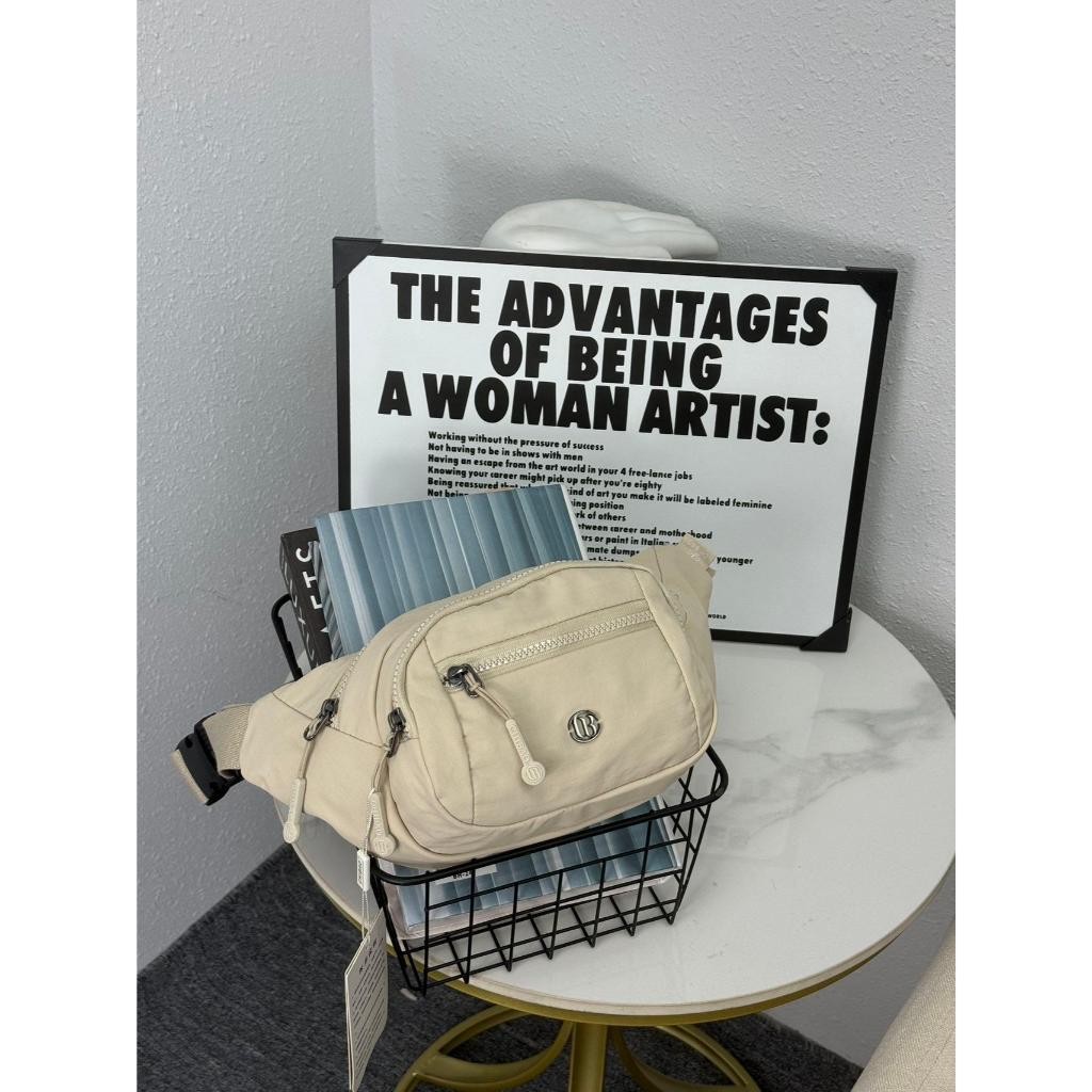 Waistbag/Slingbag Wanita Pria Tas Pinggang atau Selempang Wanita dan Pria Bahan Nilon 34x8x15 cm dan