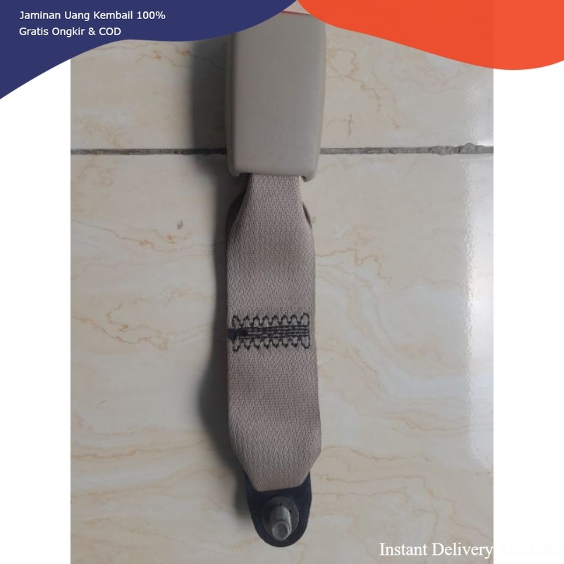 safety belt UNIVERSAL/colokan safety belt sabuk pengaman jok tengah belakang agya ayla avanza xenia 