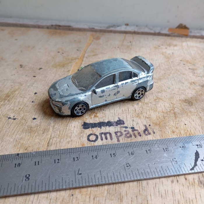 MAINAN diecast realtoy Mitsubishi Lancer bekas