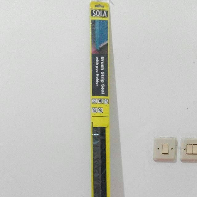 door seal karet penutup lubang bawah pintu anti kecoa dan air hujan