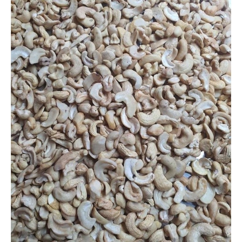 

Kacang mede patahan mentah/matang 1kg/kacang mete patahan matang/mentah.