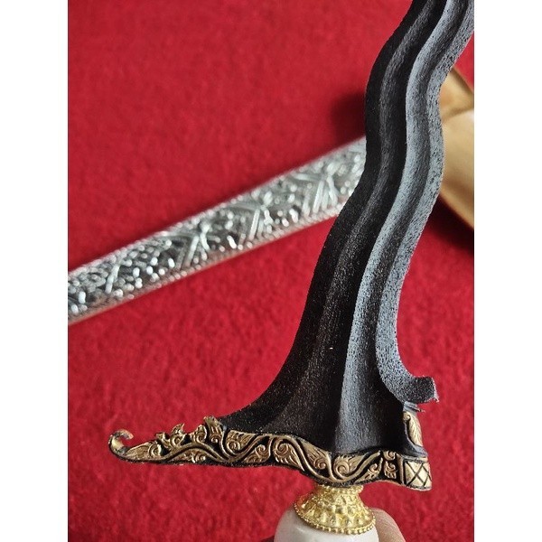 

keris megantoro kinatah sepuh emas termewah