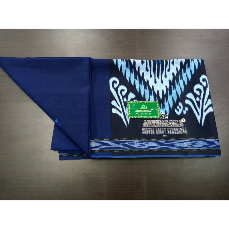 Sarung Wangi Samarinda dari batik Arthaloka.