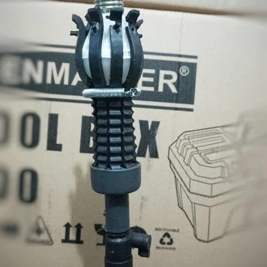 Dijual Tongkat Pengganti Lampu / Stick Pasang Ganti Bohlam Terlaris Tbk