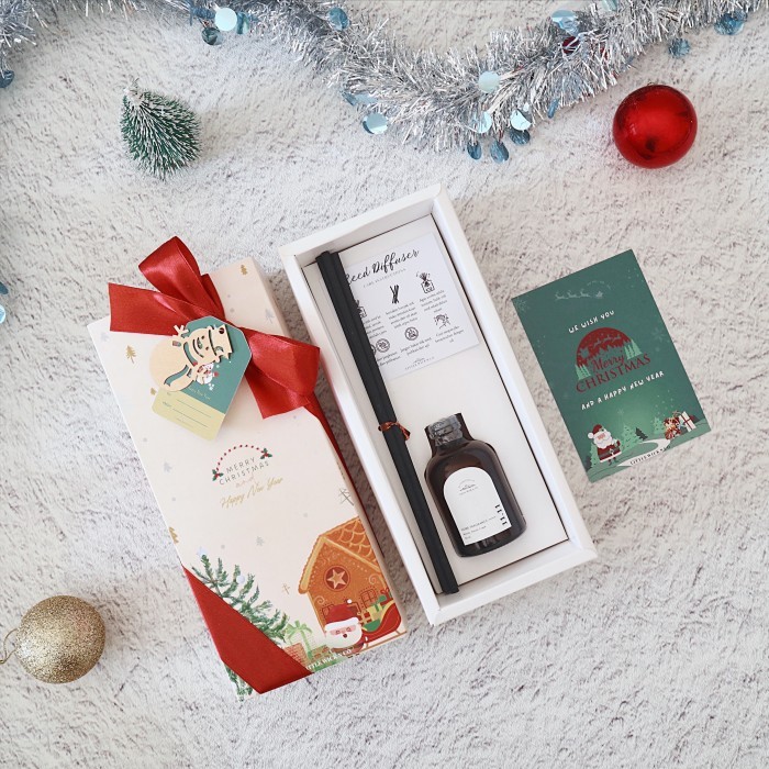 

[Best Seller] HAMPERS NATAL WHITE REED DIFFUSER / CHRISTMAS HAMPER PARSEL KADO NATAL - Reed Diffuser, 1 Desember 2024