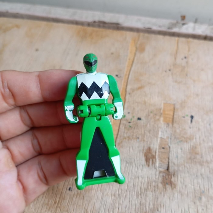 MAINAN figure aksesoris power rangers megaforce