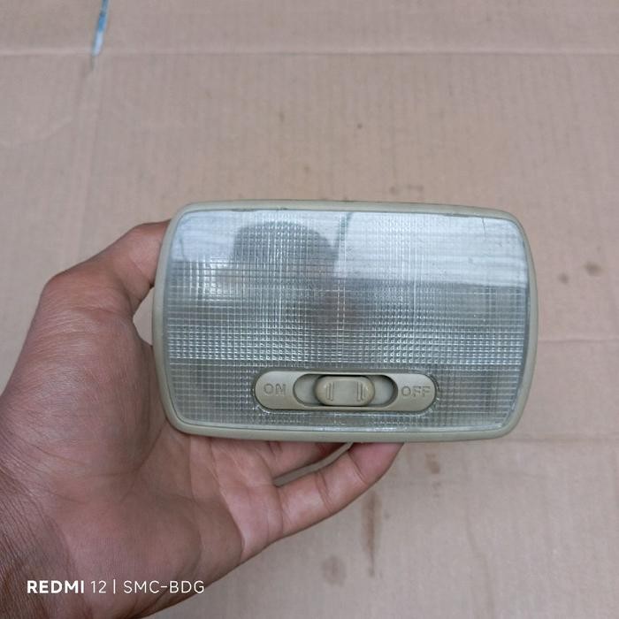lampu baca plafon bagian tengah honda accord CM5
