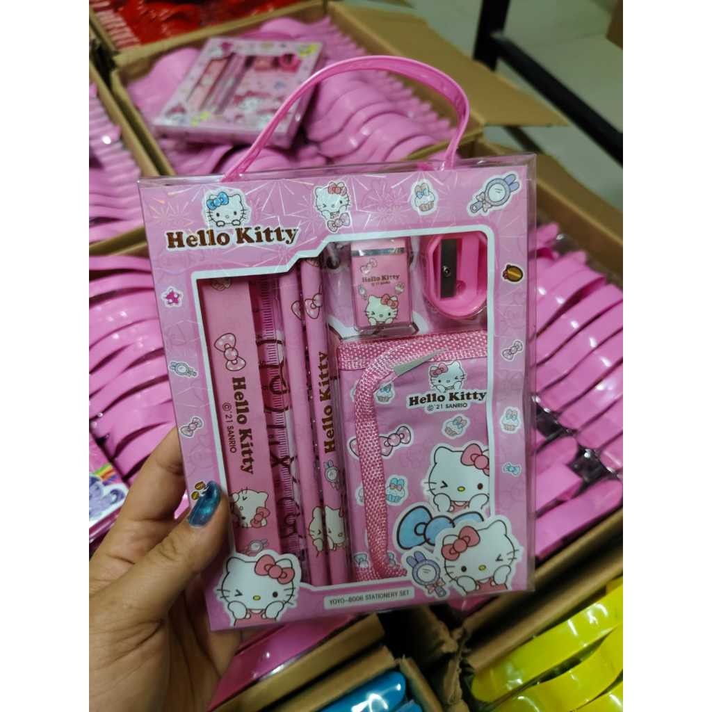 

Alat Tulis Anak isi 6 Dengan Dompet Karakter Sanrio Kuromi My Melody CInamonroll Hadiah Souvenir Ulang Tahun Paket Souvenir Alat Tulis Anak mewah
