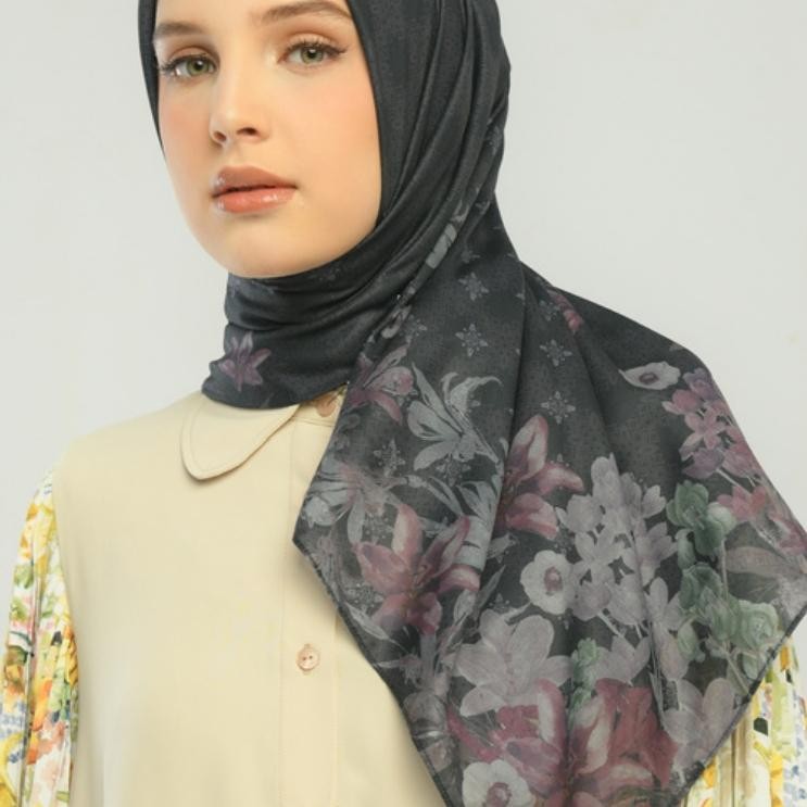 Zoya Vidalia scarf hijab segi empat motif bahan voal