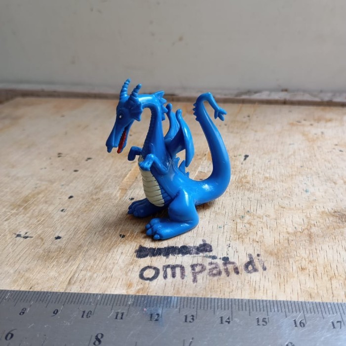 MAINAN figure hewan naga kode 01