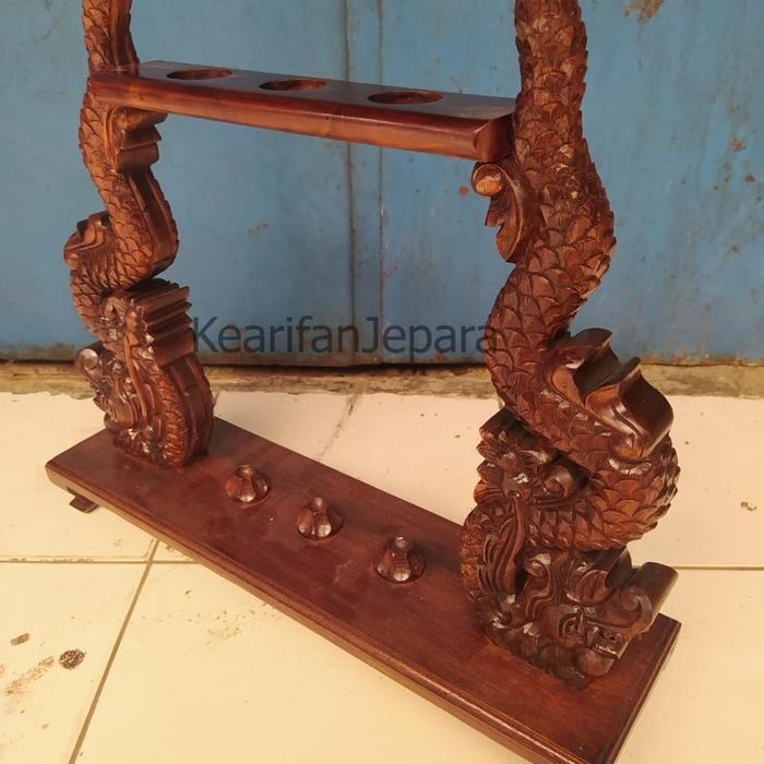 Jagrak tempat pusaka tombak