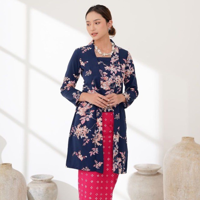 

Kebaya Kutubaru Tunik Navy / Baju Kondangan Vintage / Rok Batik Cap (One Set)