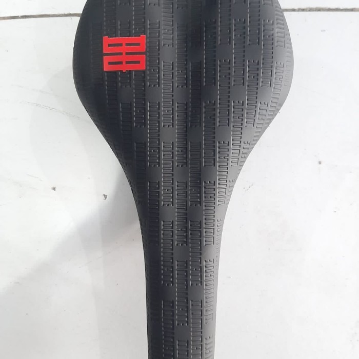 SADEL / SADDLE DOMINATE SEPEDA gravel xc trail enduro lipat mtb - CL1212 RED