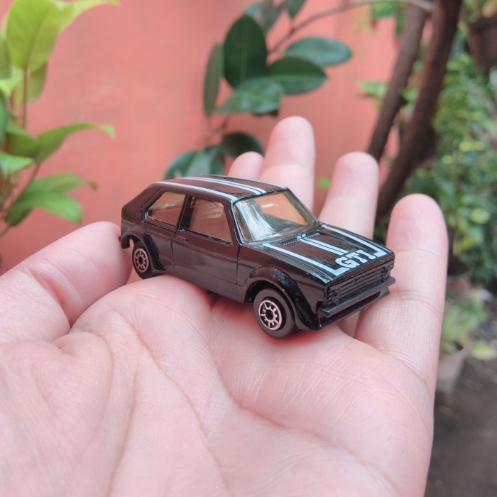 Volkswagen Golf GTi MKI Loose VW Hitam Maisto 1/64 Miniatur Mainan Diecast