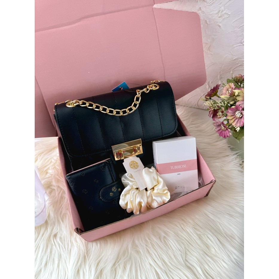 

Best Seller Hampers Ulang Tahun Kado Ulang Tahun Wanita Istri Kado Wisuda (UT033) - Deluxe, Black