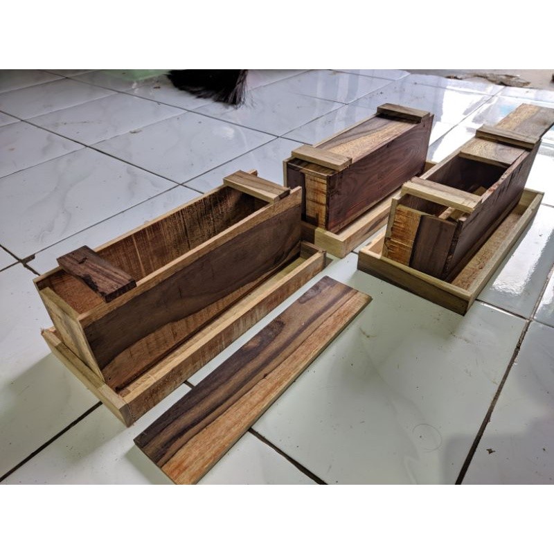 Tempat Pakan DOC Feeder Tempat Pakan Ayam Puyuh Burung Kayu