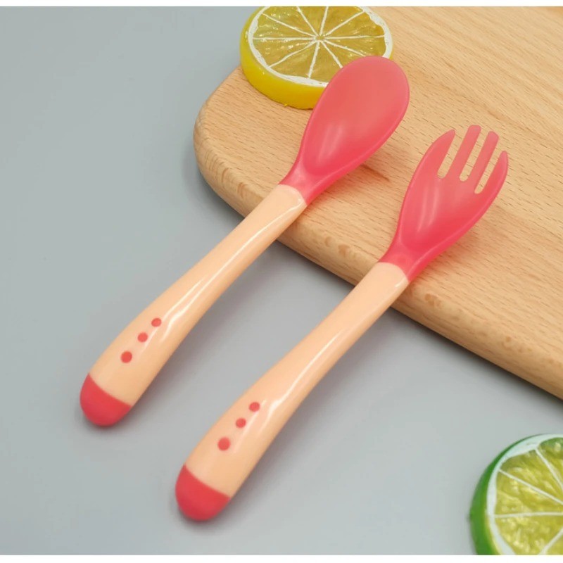 Baby Feeding Spoon Cute Feeding Spoon Universal Temperature Sensitive Color      anging Food Grade P