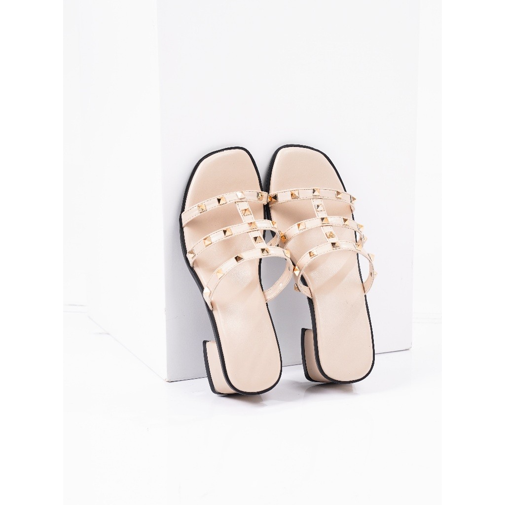 Sandal Hak Pyramid Heels Wanita