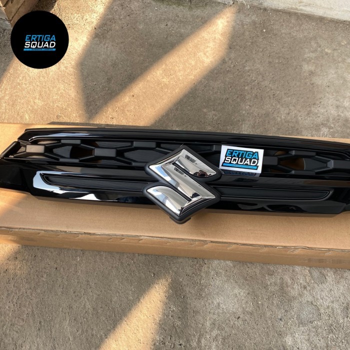 GRILL SUZUKI XL 7 HYBRID