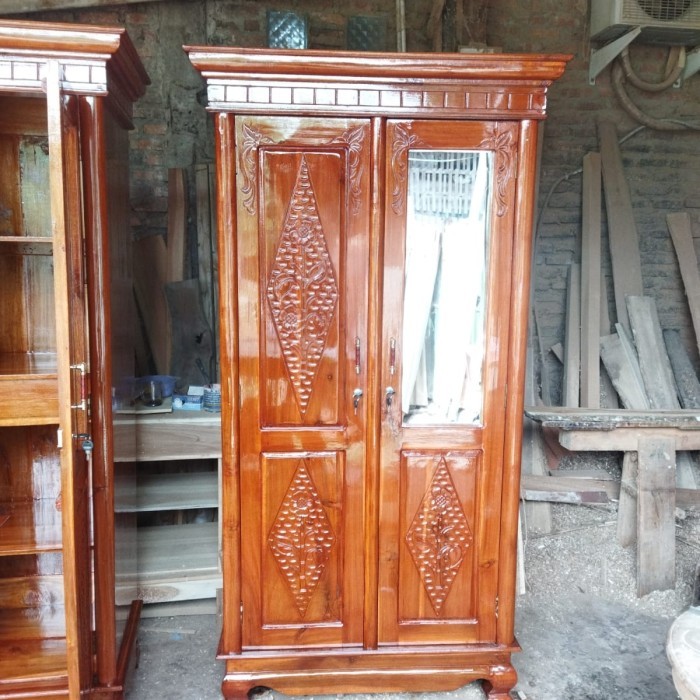 lemari kayu 2 pintu kaca/ baju pakaian/kayu jatimanium tua