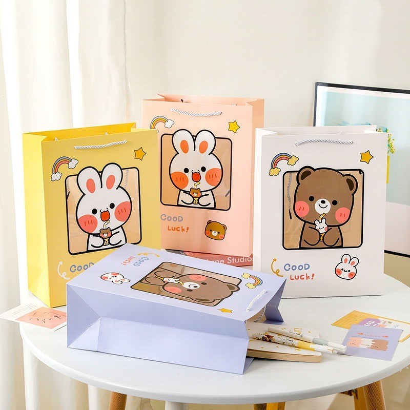 

MAOMAO Paperbag Karakter Kartun Rabbit Bear Lucu Transparant Goodie Bag Motif Beruang Strawberry Tas Jinjing Mika Serbaguna Bingkisan Hadiah Hampers Ulang Tahun Anak Kotak Souvenir Kantong Tentengan Bingkisan Paper Bag