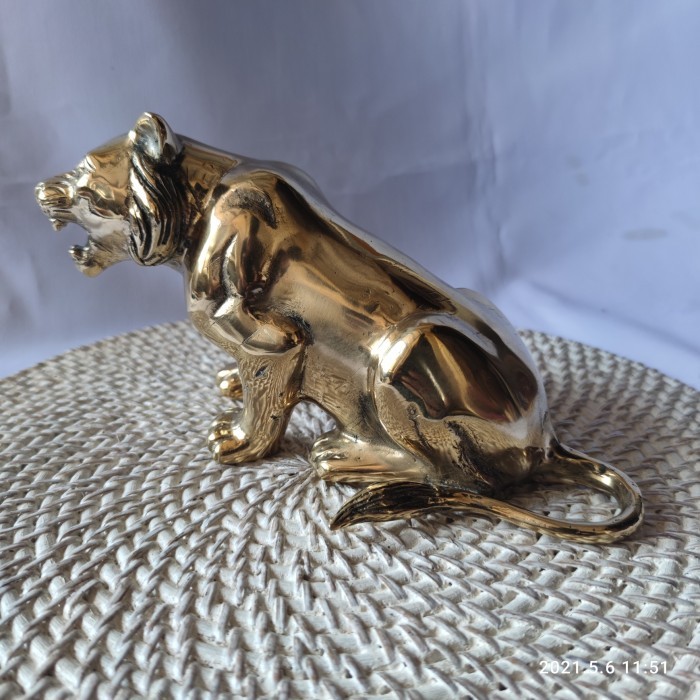 gold lion brass/lion statue/patung macan perunggu bronze harimau